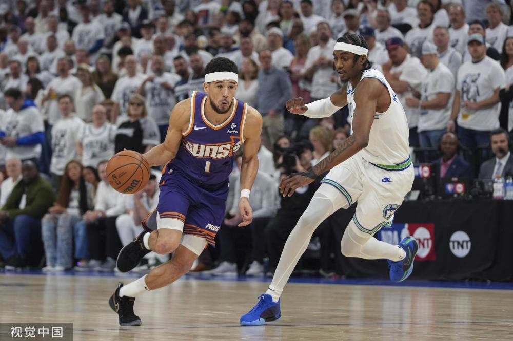 个年轻中场 个年轻中场